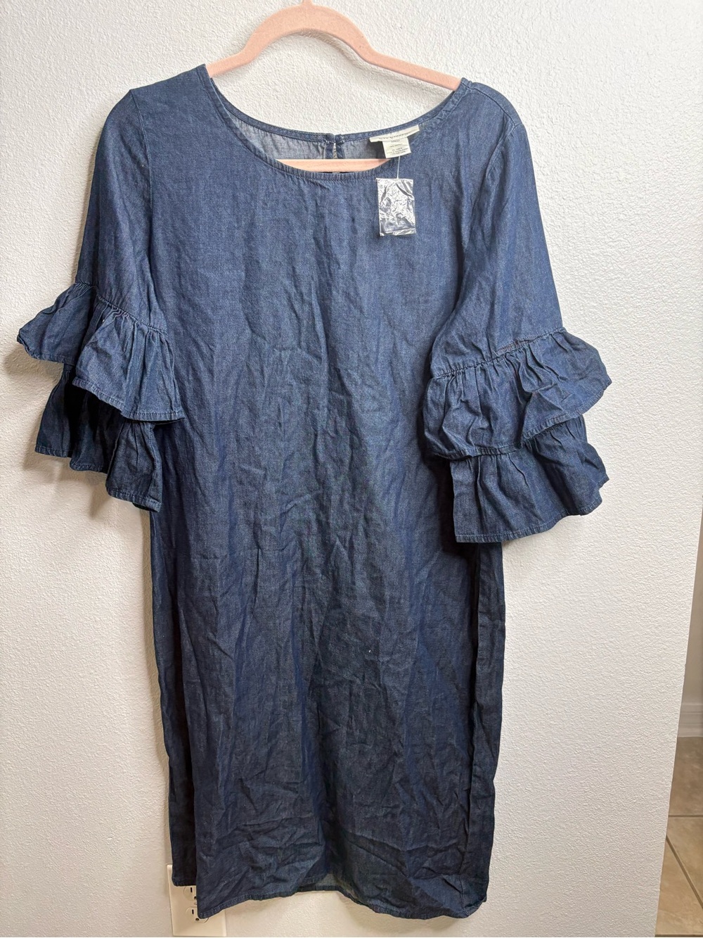 CW Classics Size Medium Denim Dress NWOT